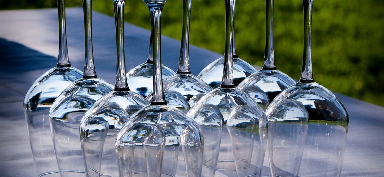 wine glasses, stemware, crystal-176991.jpg